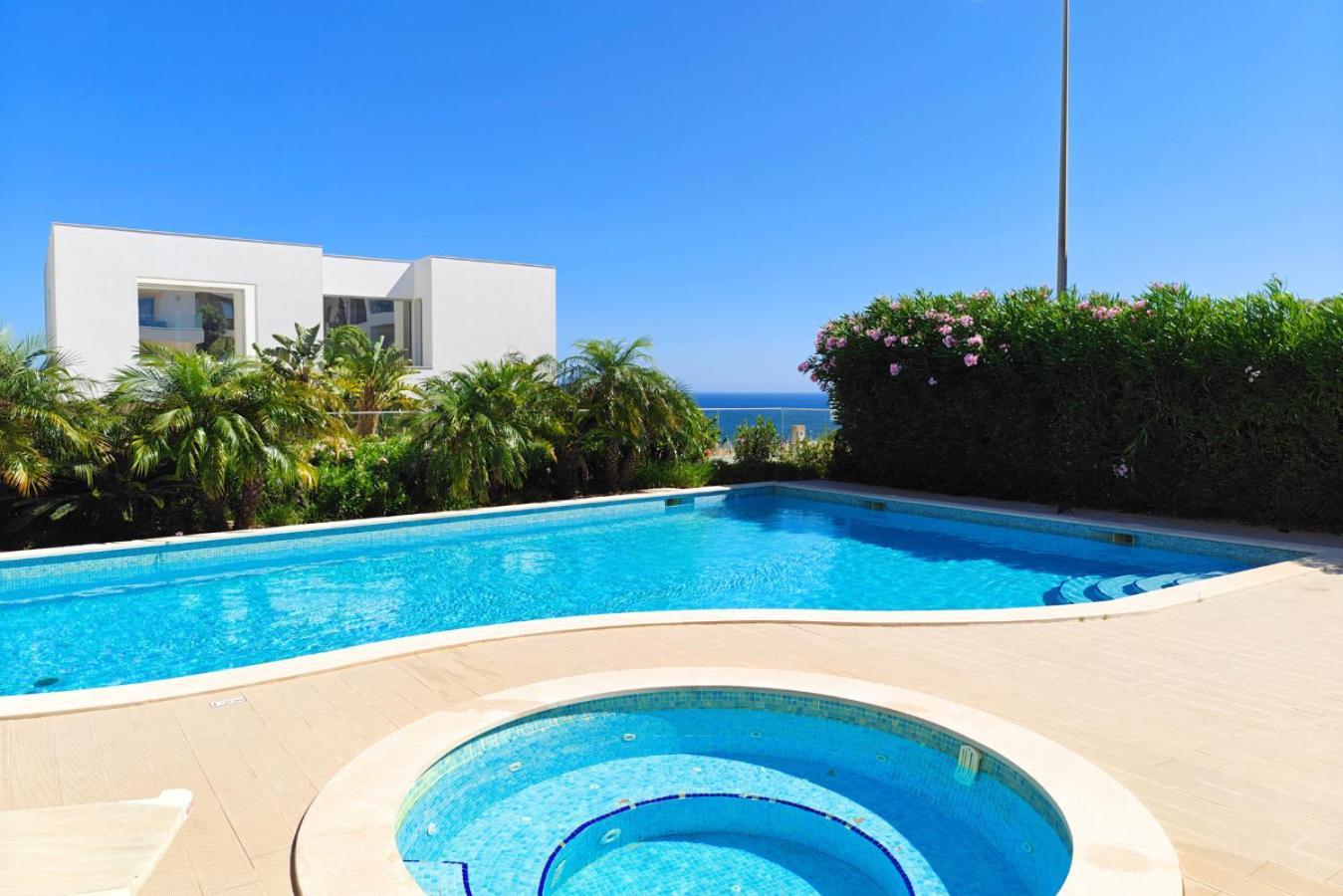 By The Sea Ocean View Apartment *