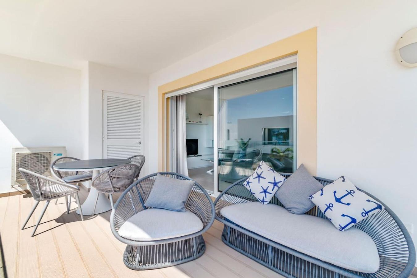 By The Sea Ocean View Apartment