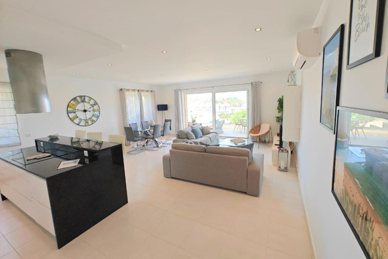 By The Sea Ocean View Apartment Lagos