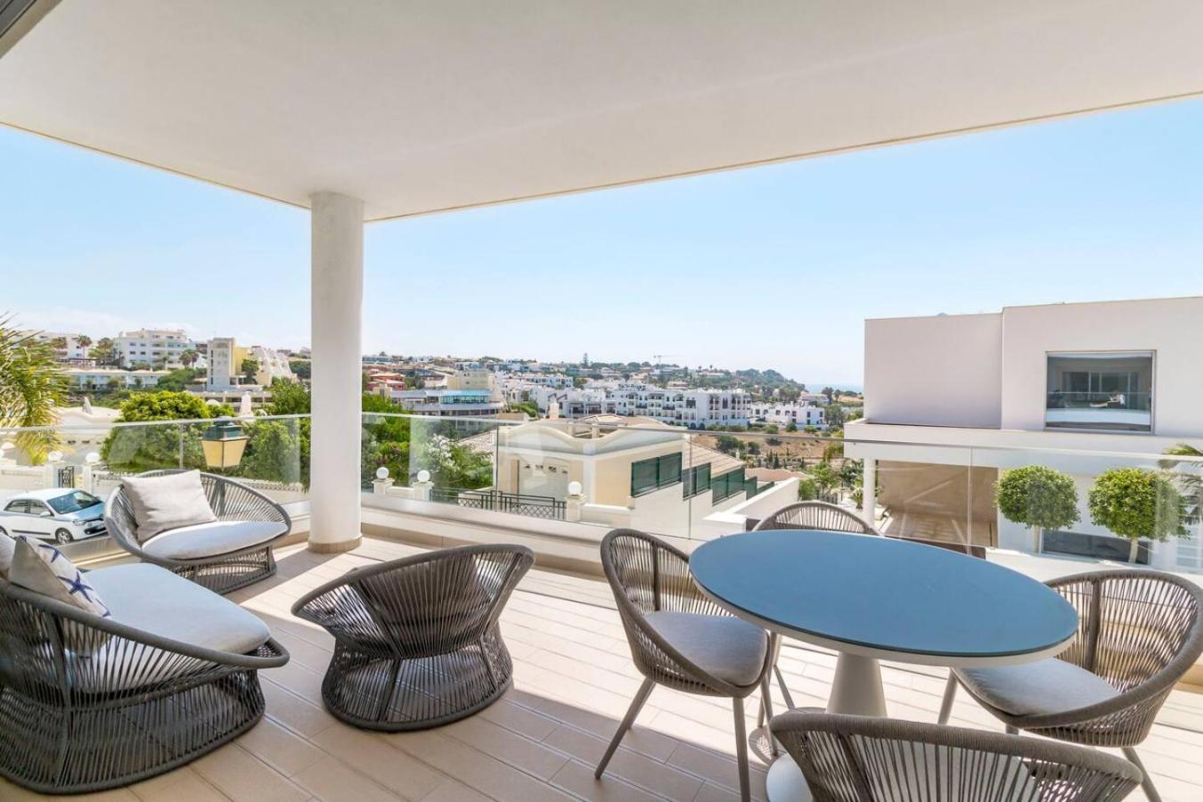 By The Sea Ocean View Apartment Lagos