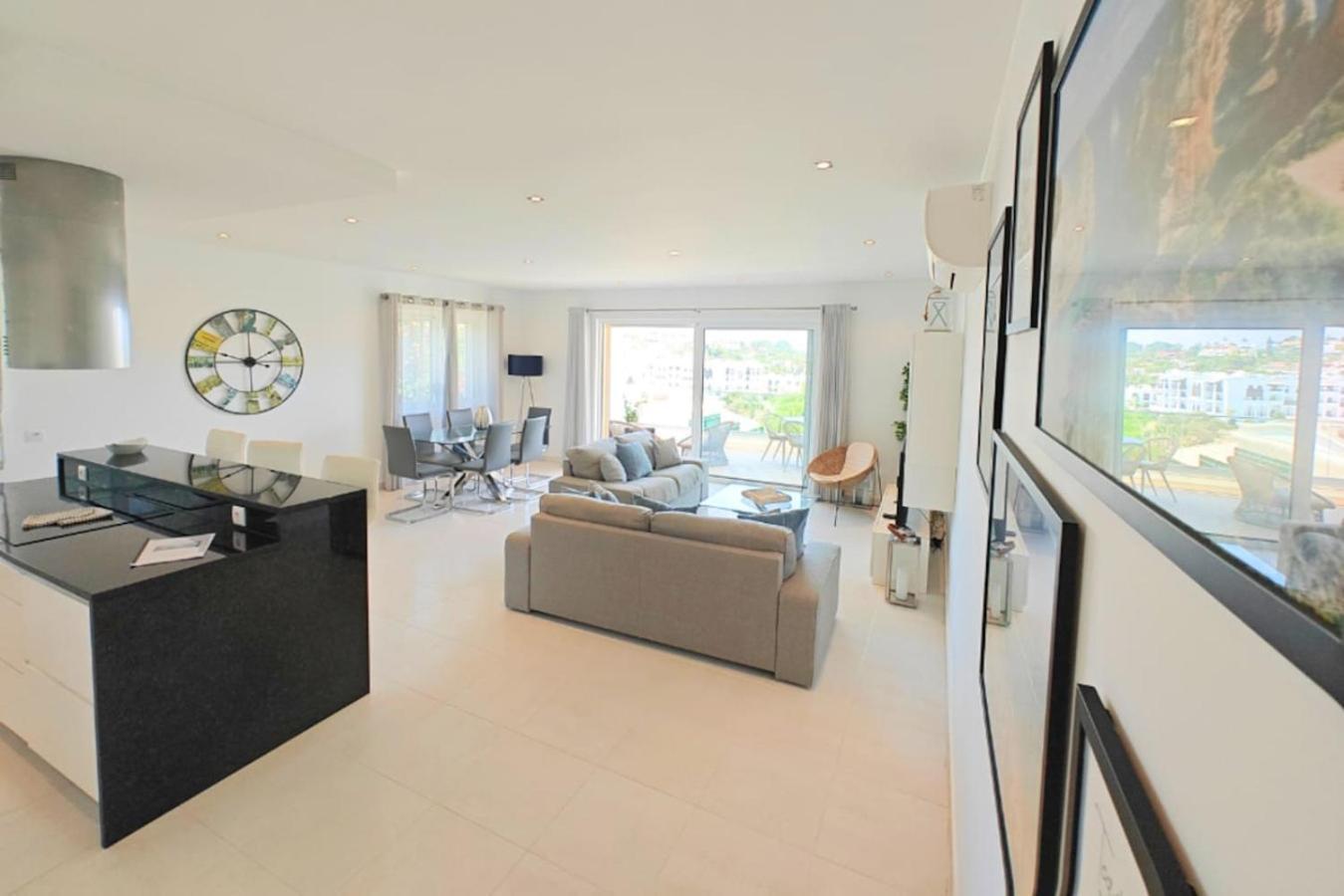 By The Sea Ocean View Apartment *